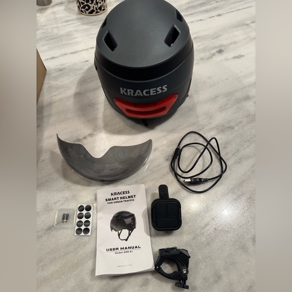 Kracess Smart Helmet - Picture 4 of 5